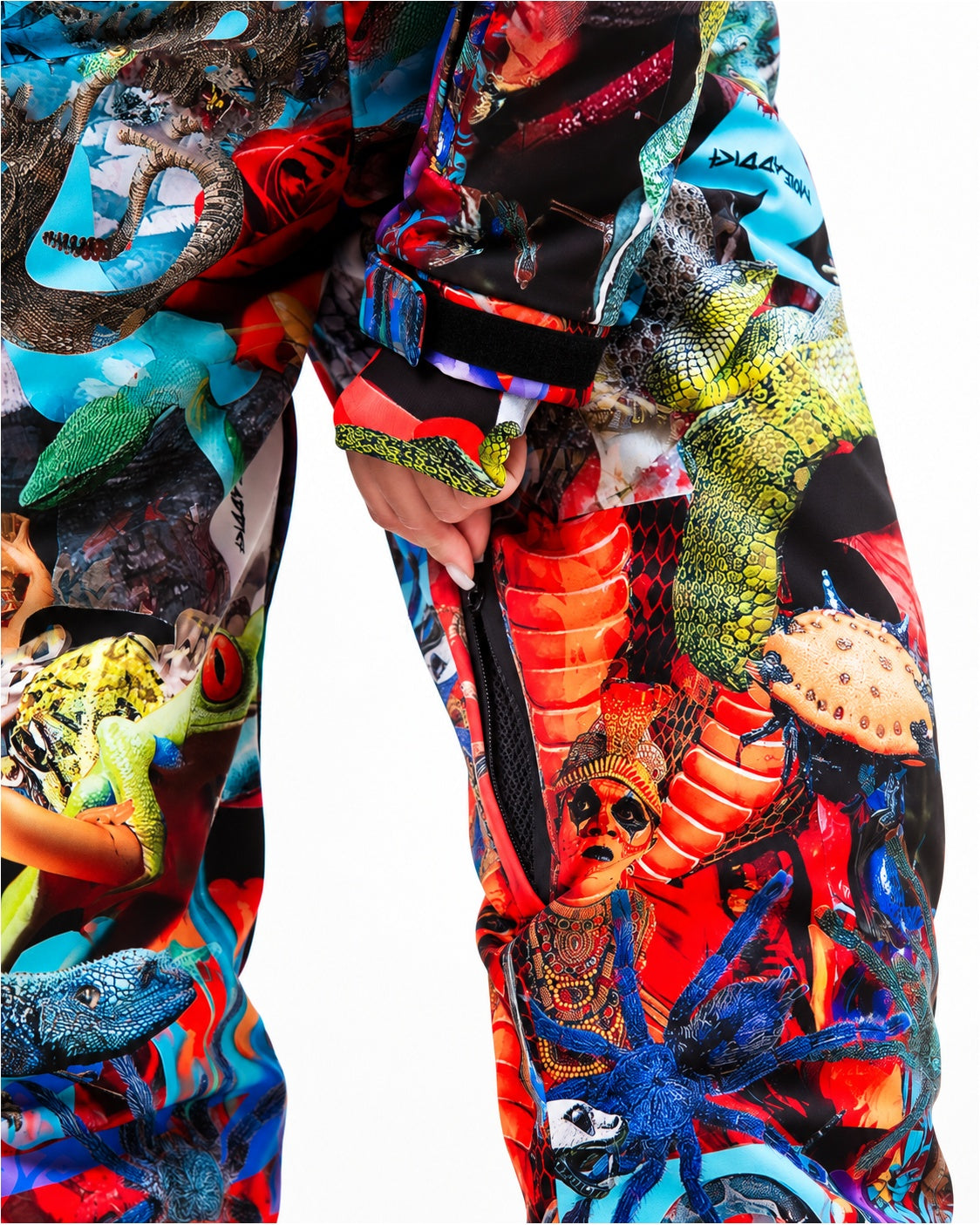 Sleeve ventilation zip on MoveAddict Mind Jungle print women's snowsuit