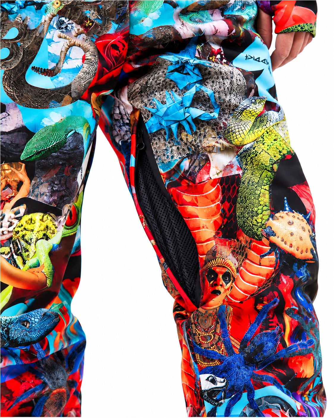 Leg ventilation zip on MoveAddict Mind Jungle print women's snowsuit