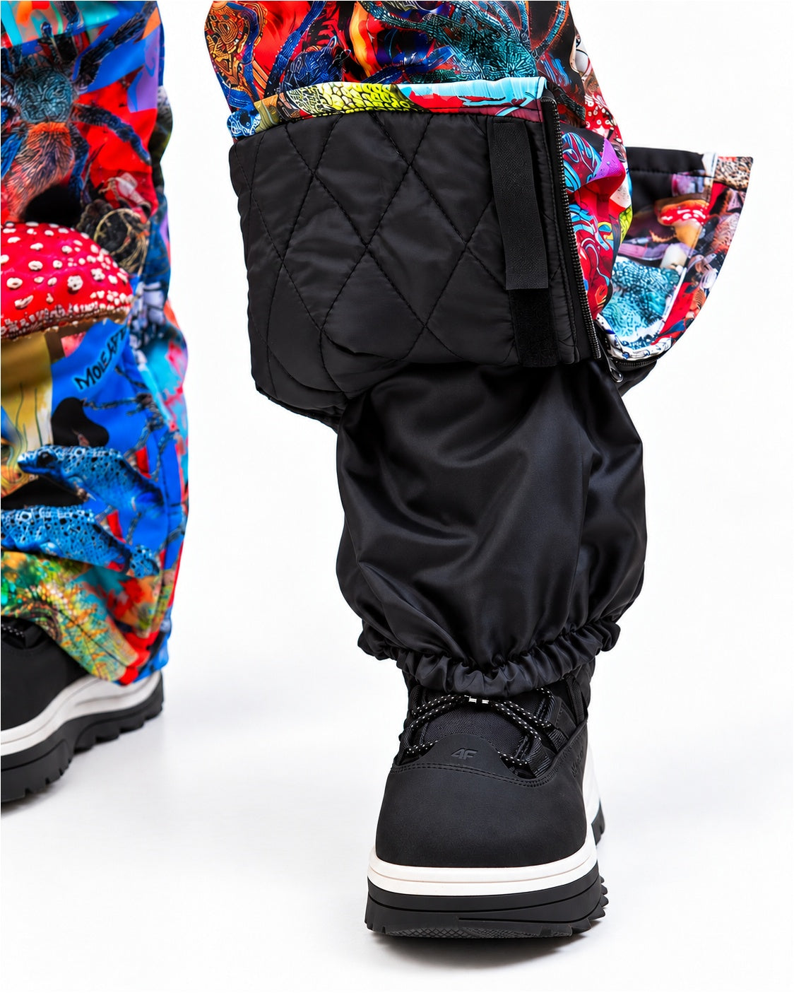 Internal boot gaiters and quilted lining of MoveAddict Mind Jungle print women's snowsuit