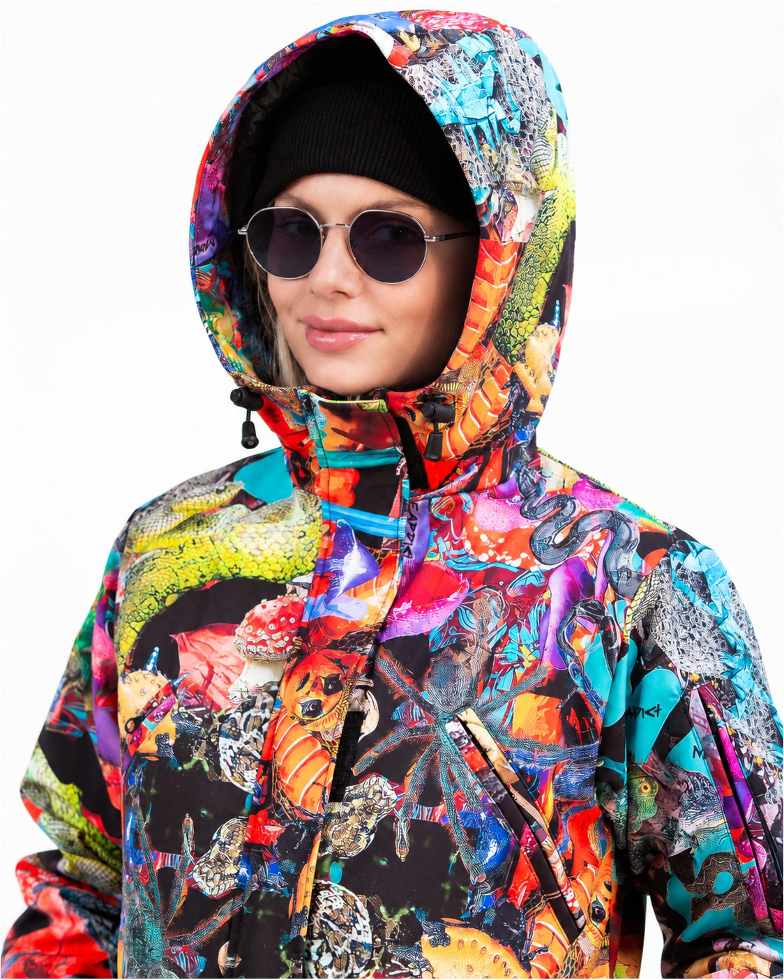 Hood up on MoveAddict Mind Jungle print women's winter parka – portrait