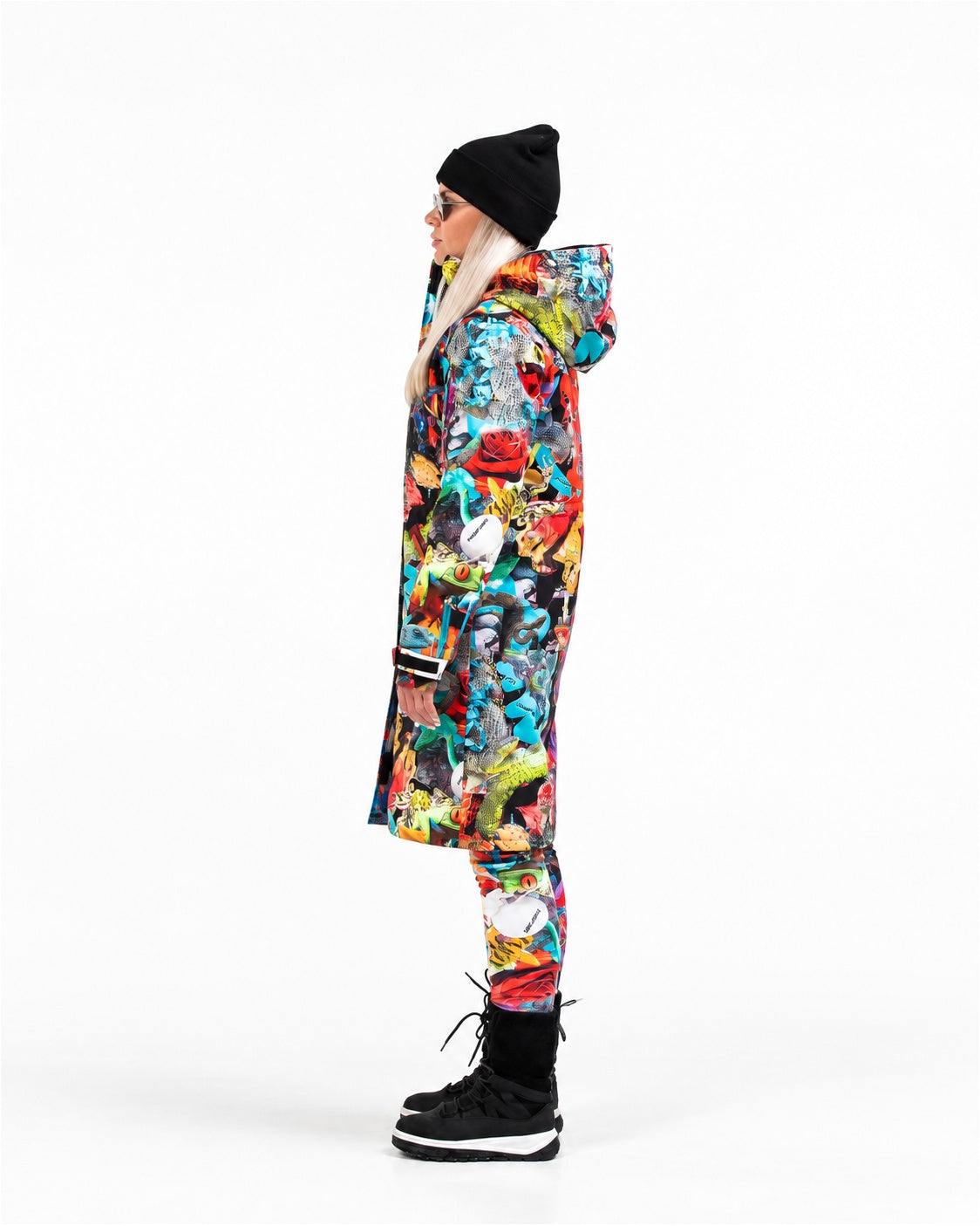 Woman wearing MoveAddict Mind Jungle print longline winter parka – side view, photo 2