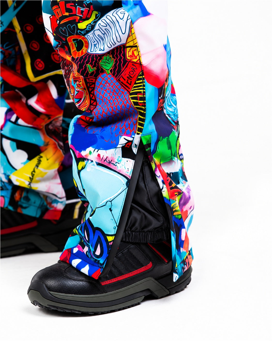 Boot gaiter on MoveAddict Monster Party print men's snowsuit
