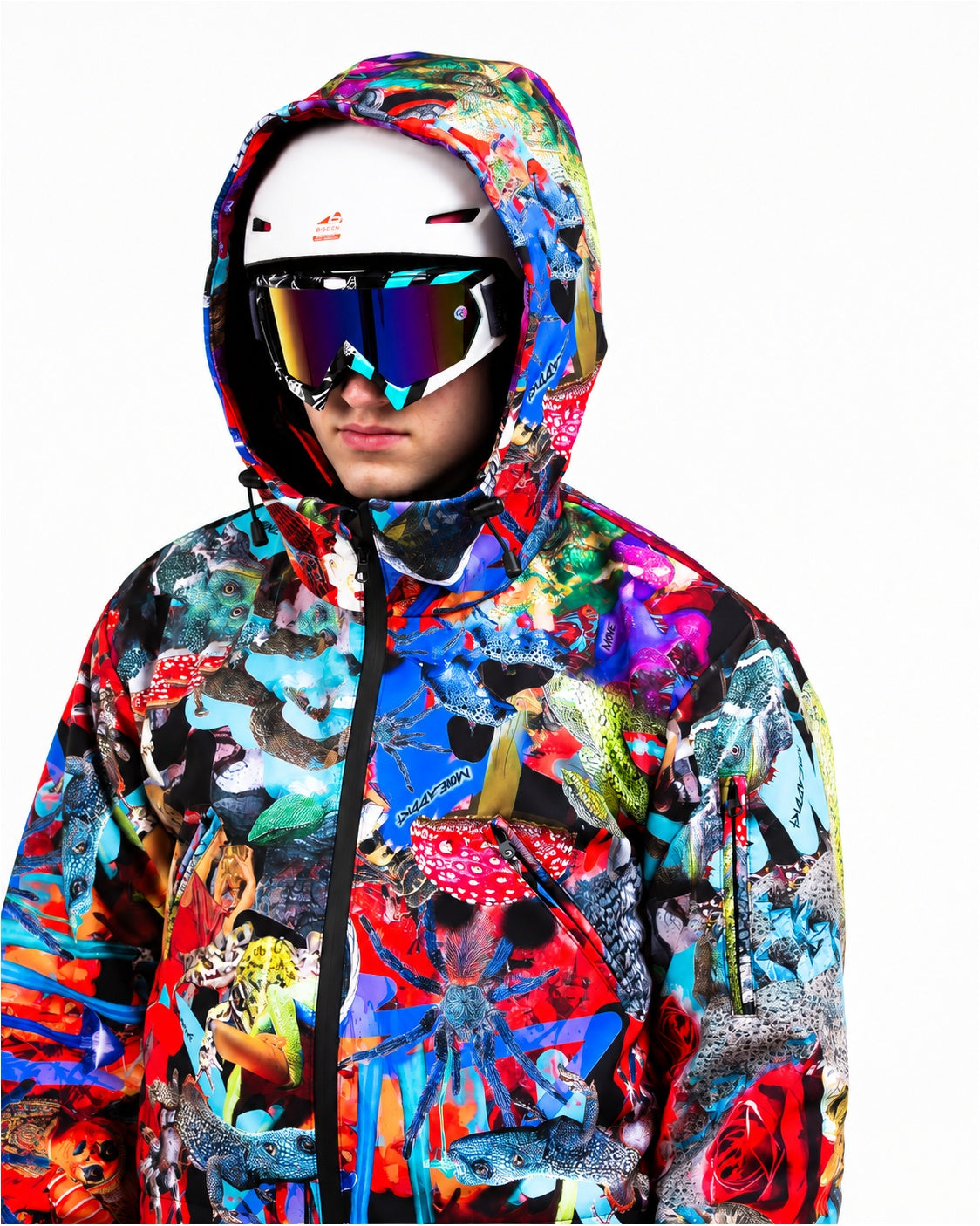 Helmet-compatible hood on MoveAddict Mind Jungle print men's snowsuit