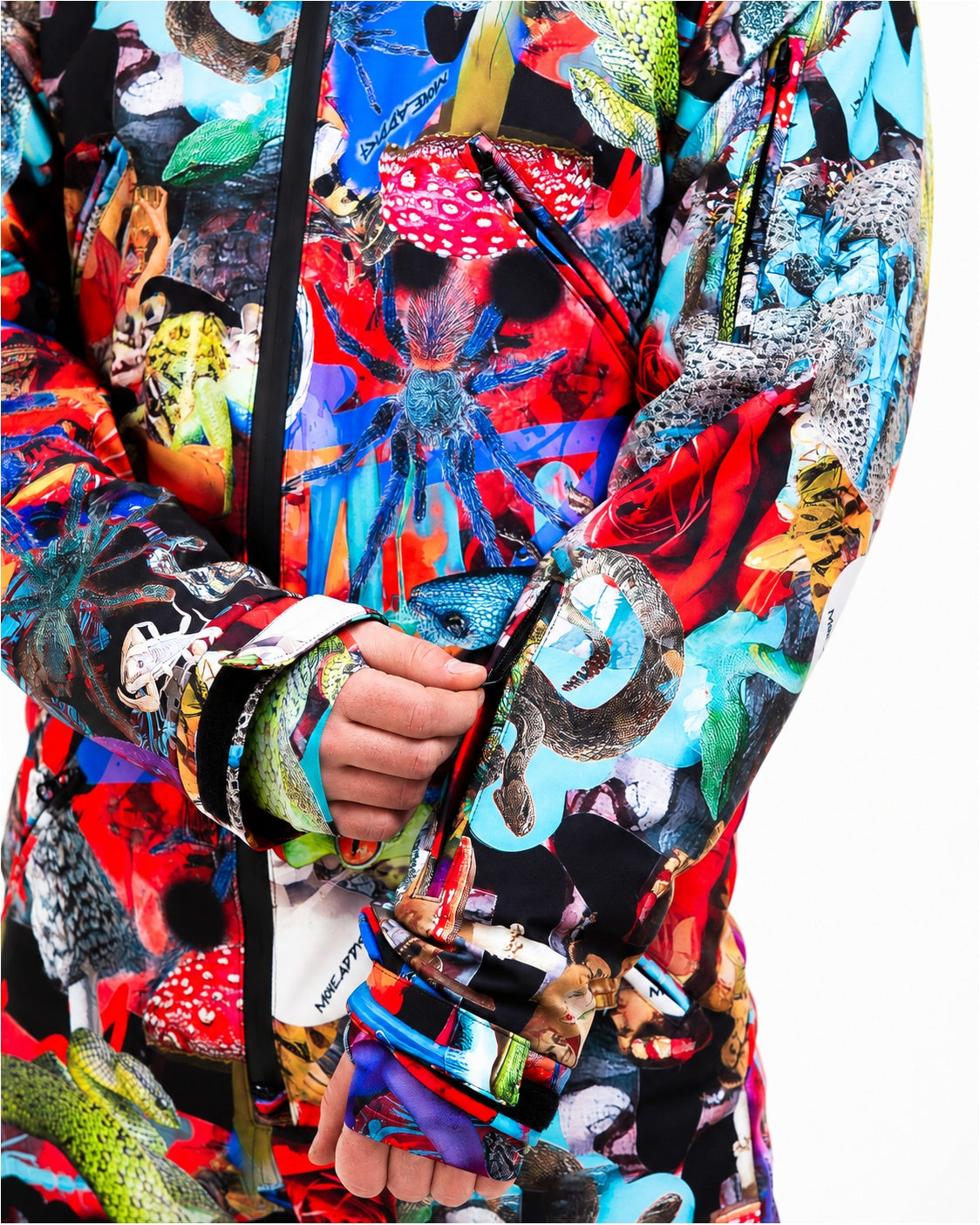 Sleeve detail on MoveAddict Mind Jungle print men's snowsuit