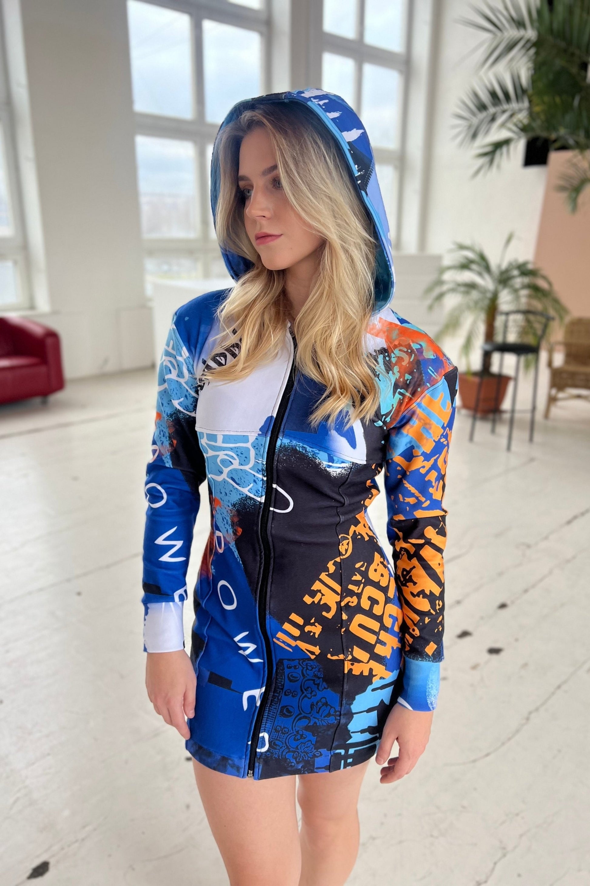 Blue/orange sports dress with a hood and zipper MoveAddict Blue/orange sports dress with a hood and zipper MoveAddict
