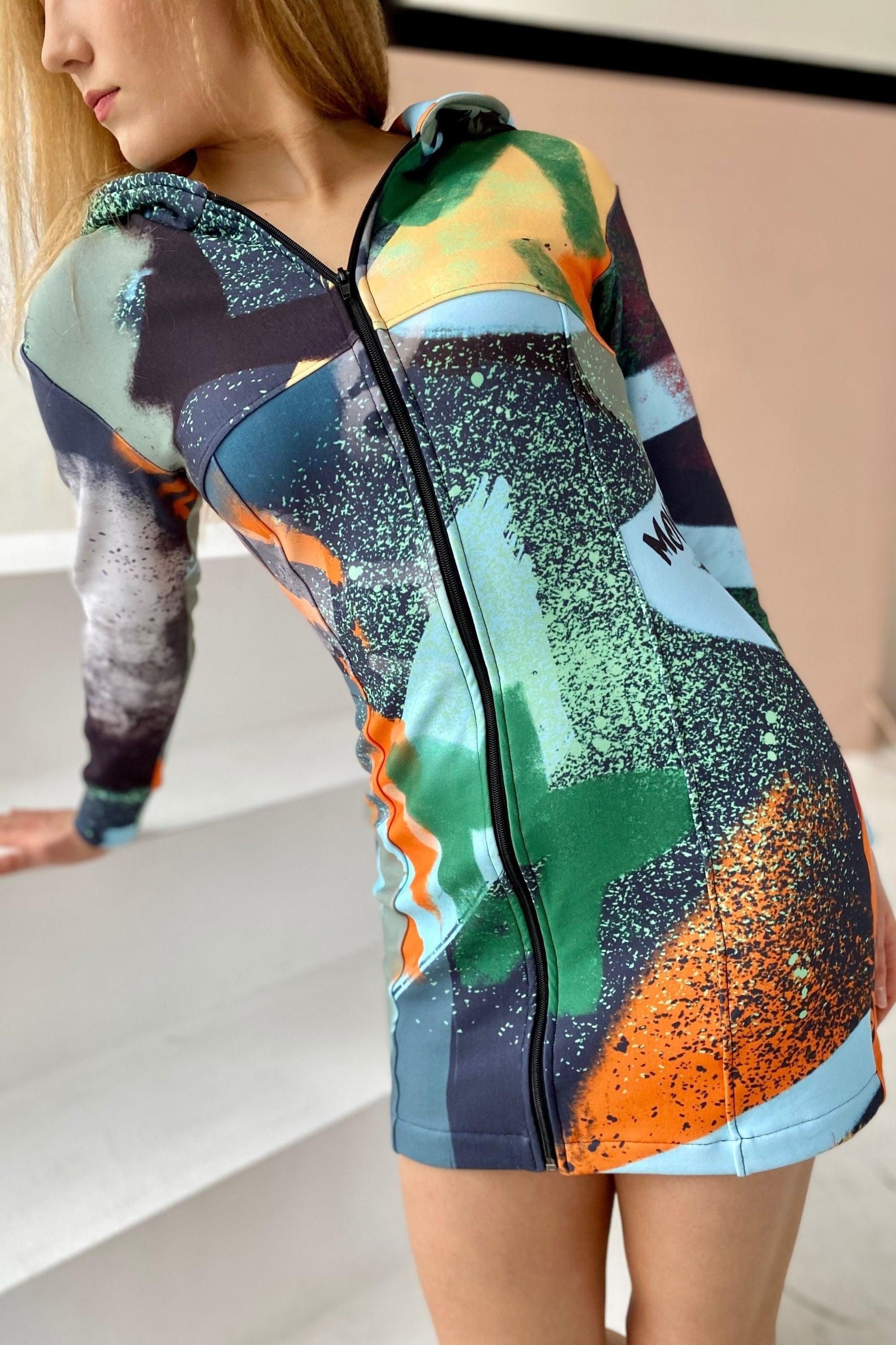 Orange sports dress with a hood and zipper – MoveAddict