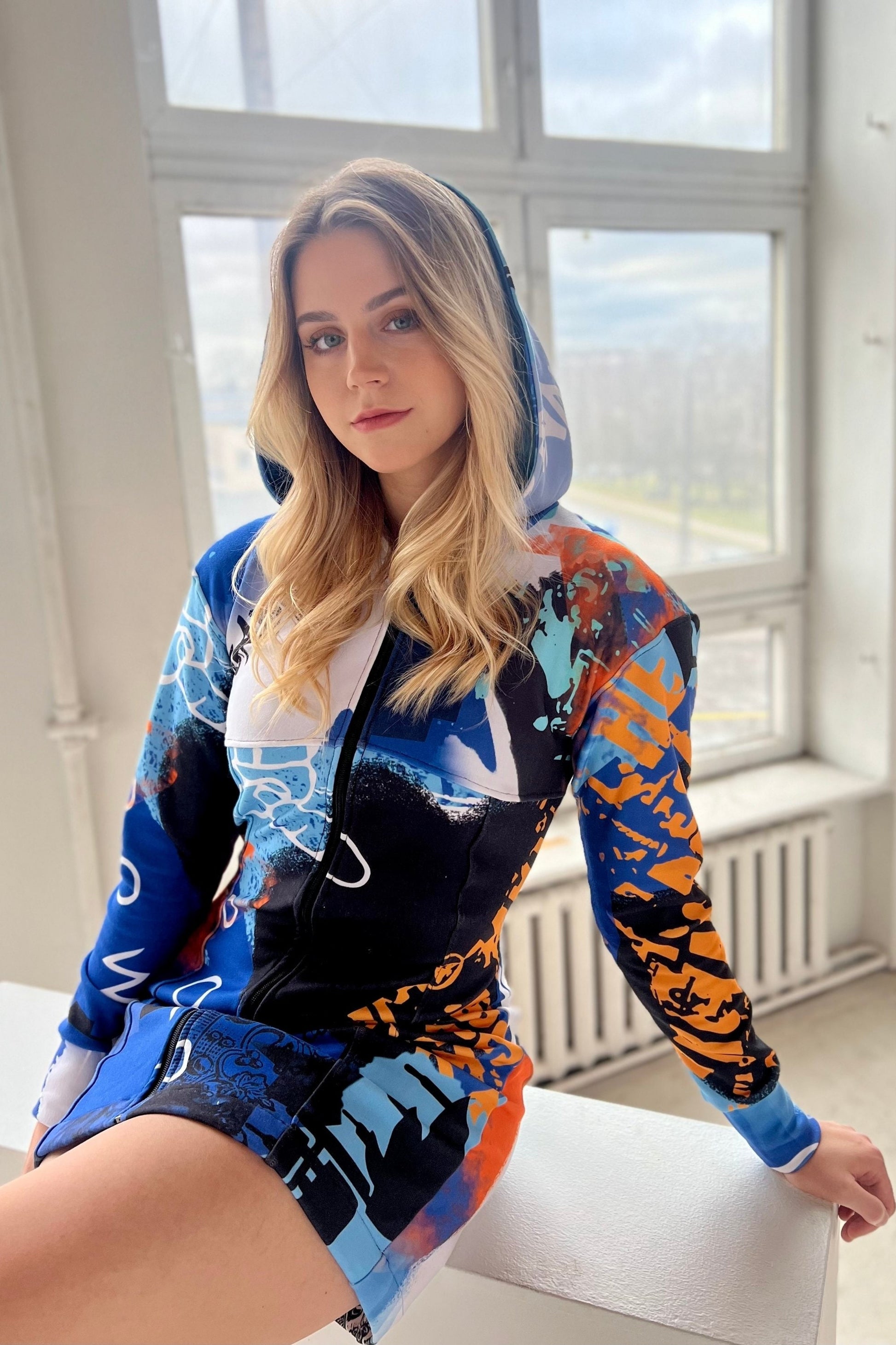Blue/orange sports dress with a hood and zipper MoveAddict Blue/orange sports dress with a hood and zipper MoveAddict